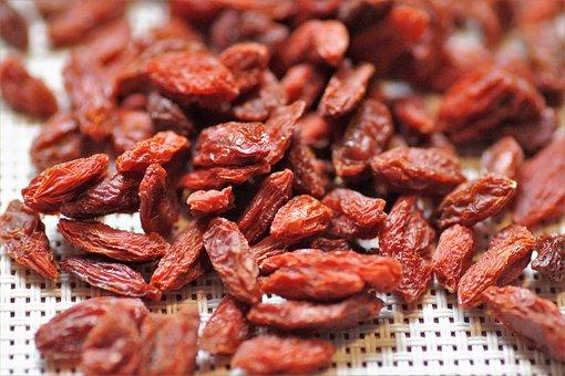 5 Reasons Why You Should Eat Goji Berries - Tassyam Organics